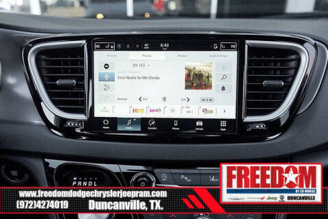 2025 Chrysler Voyager LX