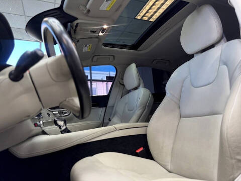 2017 Volvo S90 T6 Momentum