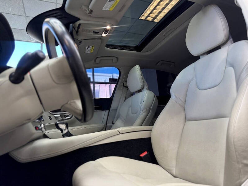 2017 Volvo S90 T6 Momentum