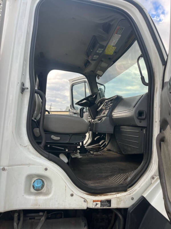 2013 Freightliner 108 SD