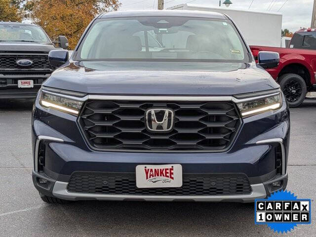 2023 Honda Pilot EX-L w/Rear Captain's Chairs