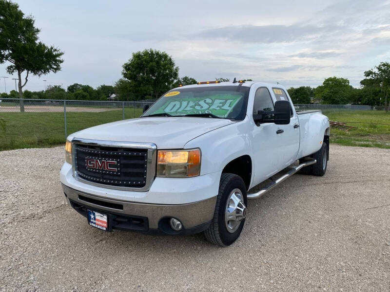 2009 GMC Sierra 3500HD for sale at LA PULGA DE AUTOS in Dallas TX