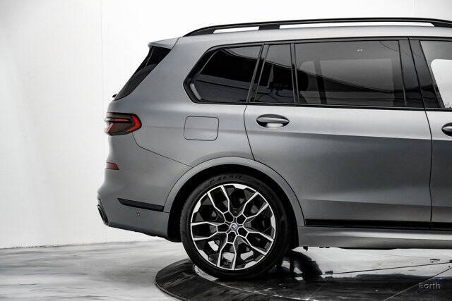 2023 BMW X7 M60i