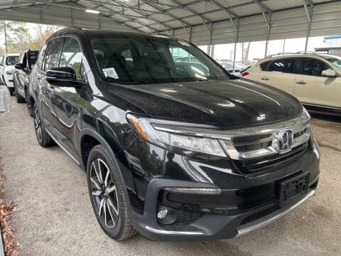 2019 Honda Pilot Touring w/Rear Captain's Chairs