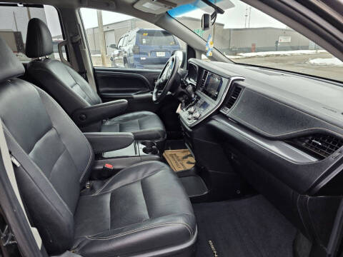 2017 Toyota Sienna SE 8-Passenger