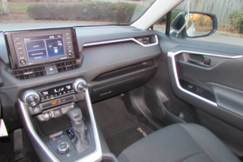 2020 Toyota RAV4 Hybrid LE