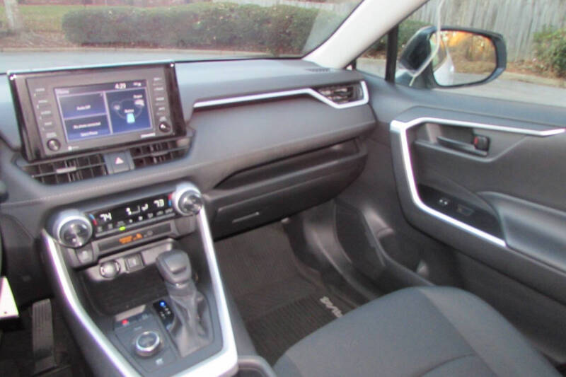 2020 Toyota RAV4 Hybrid LE