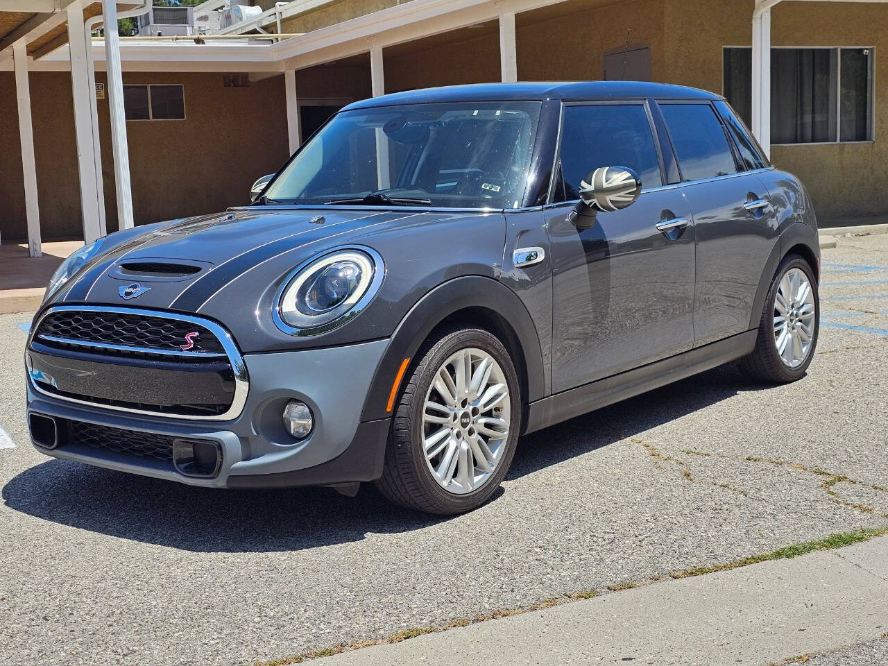2015 MINI Hardtop 4 Door 1