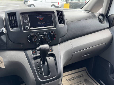 2021 Nissan NV200 SV