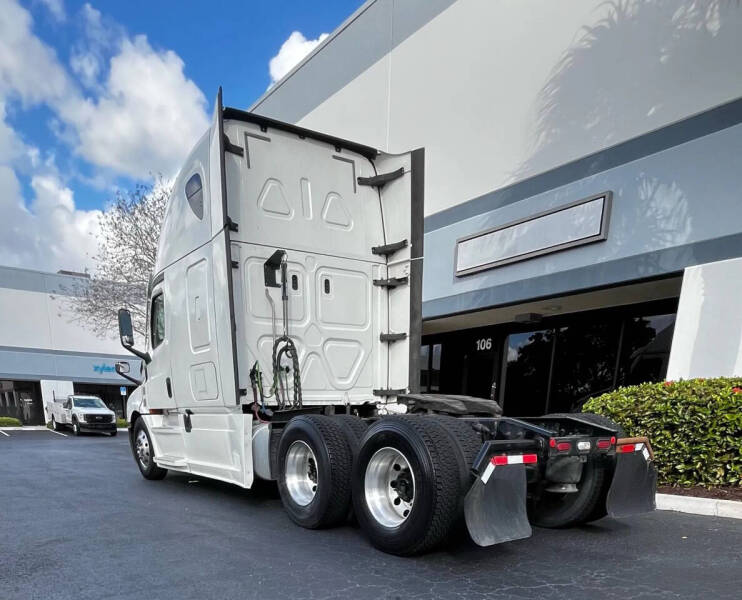2020 Freightliner Cascadia