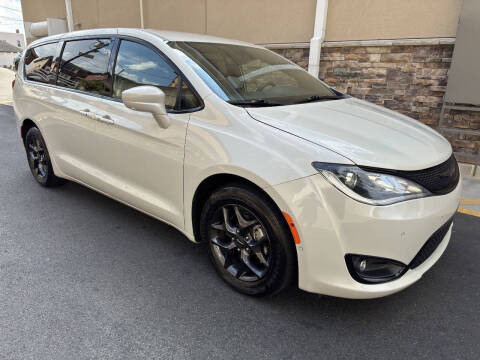 2020 Chrysler Pacifica Touring