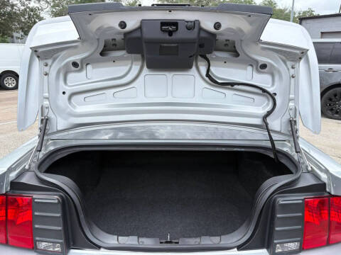 2005 Ford Mustang GT Deluxe