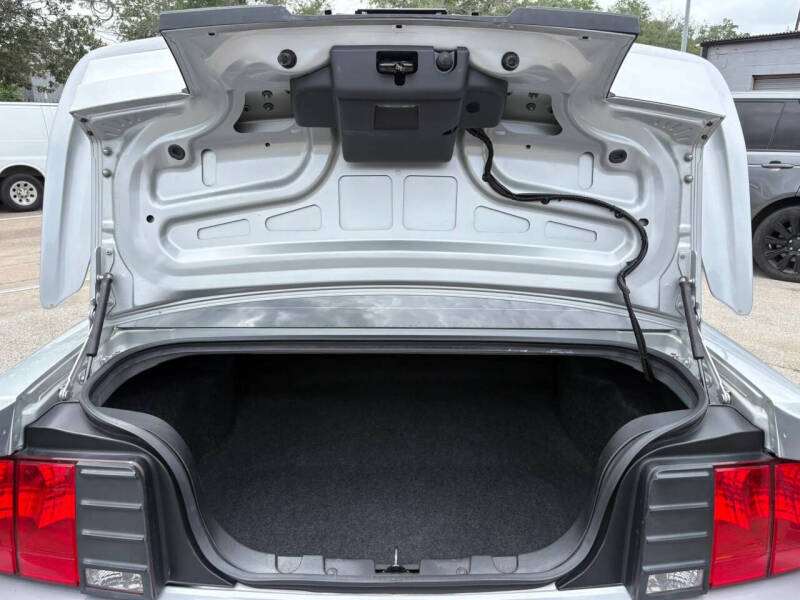 2005 Ford Mustang GT Deluxe