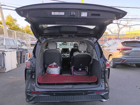 2022 Toyota Sienna XSE 7-Passenger