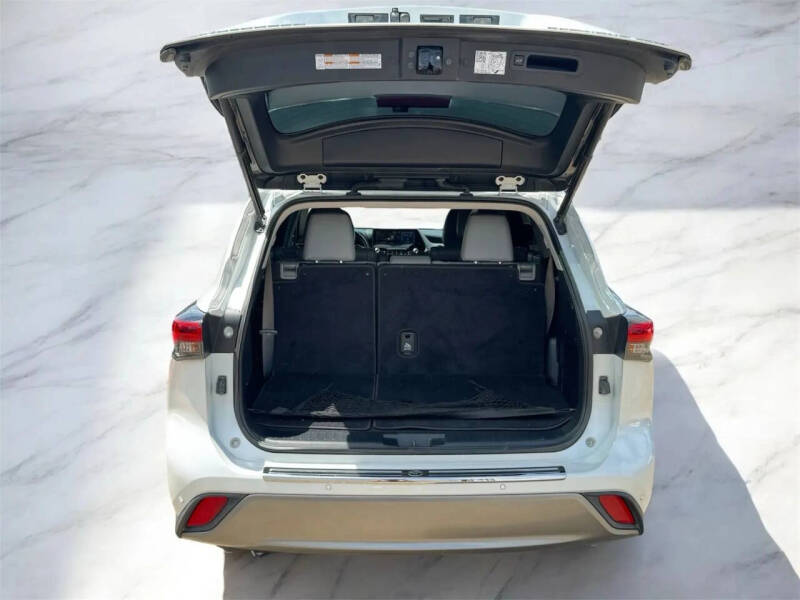 2022 Toyota Highlander Platinum