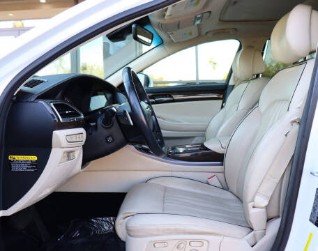2017 Genesis G90