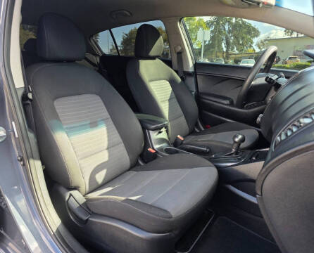 2016 Kia Forte5 LX