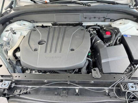 2023 Volvo XC60 B5 Plus Dark Theme