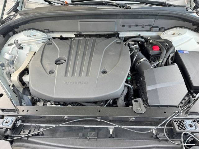 2023 Volvo XC60 B5 Plus Dark Theme