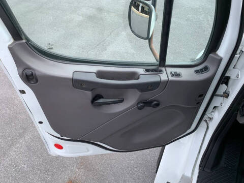 2015 Freightliner M2 106
