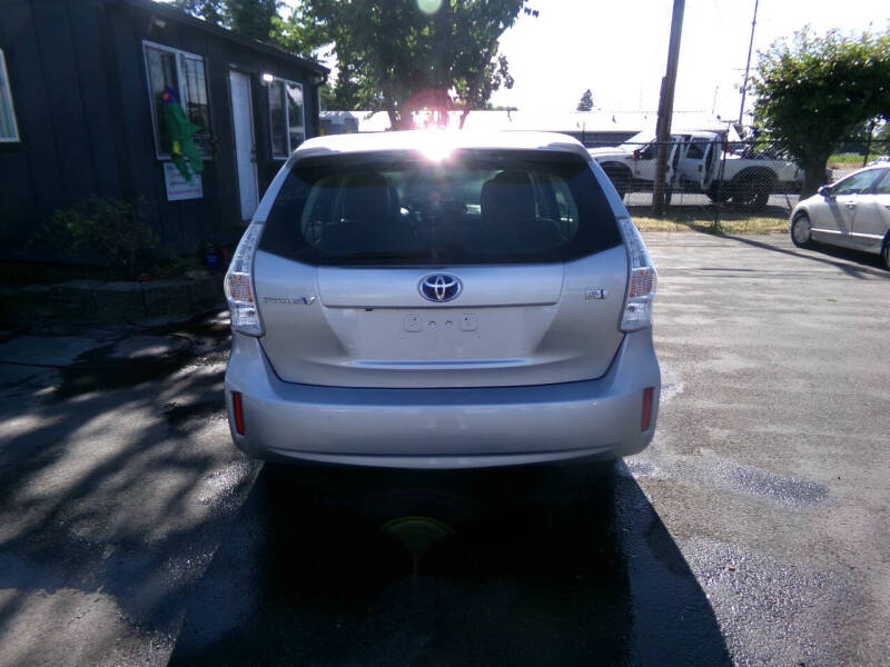 2012 Toyota Prius v Five
