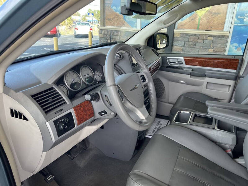 2009 Chrysler Town and Country Touring