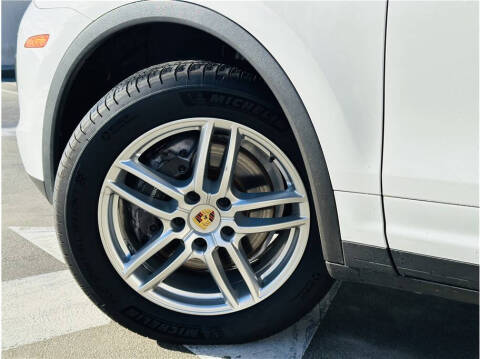 2017 Porsche Cayenne Platinum Edition