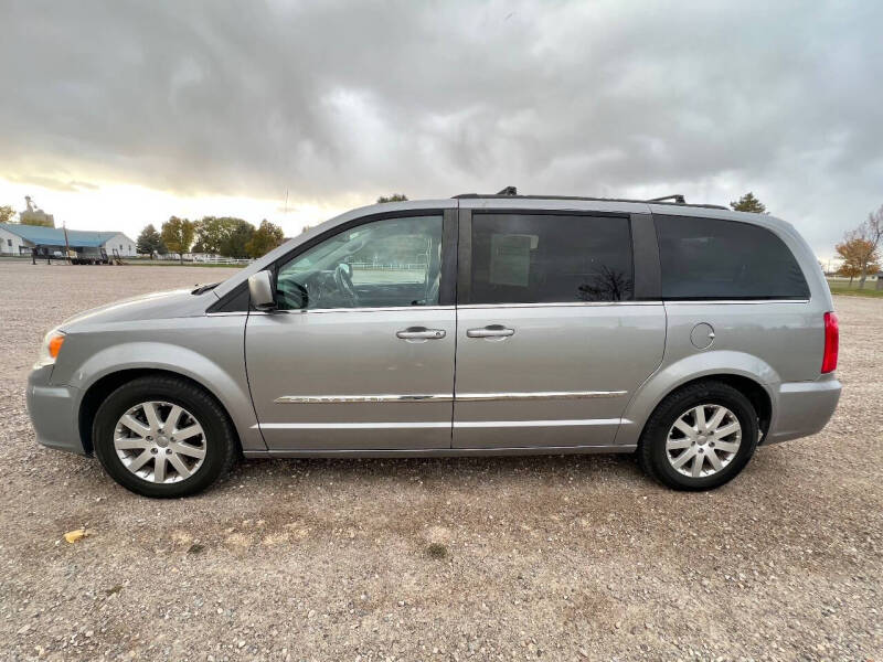 2015 Chrysler Town & Country Touring photo 2