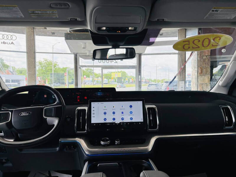 2025 Ford Expedition Platinum