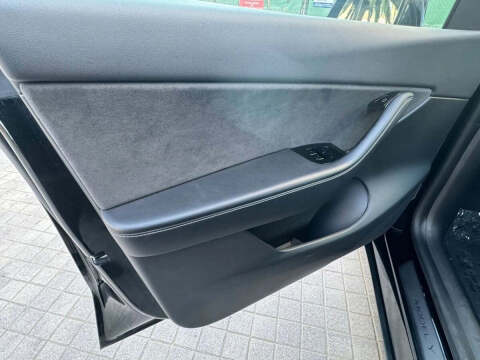 2025 Tesla Model Y Long Range