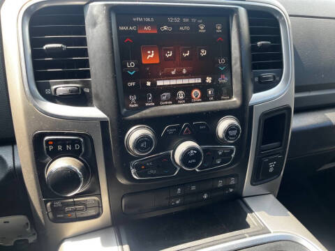 2016 RAM 1500 SLT