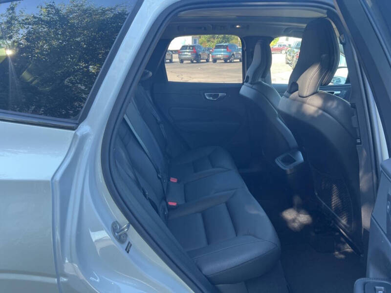 2025 Volvo XC60 B5 Plus Dark Theme