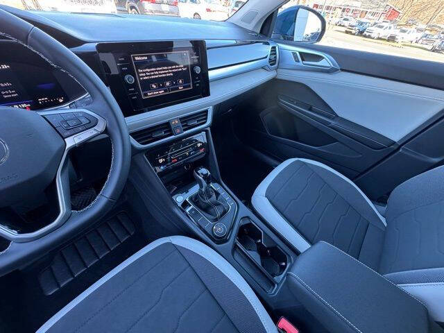 2025 Volkswagen Taos SE 4Motion