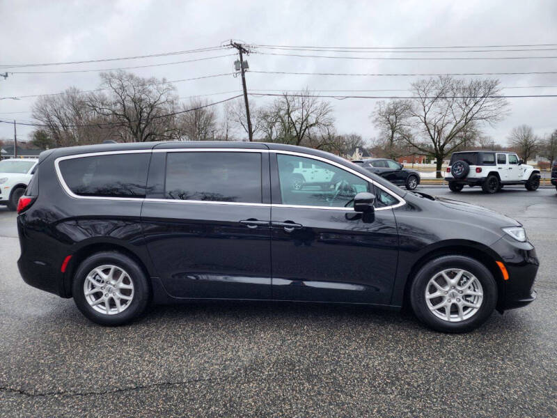2025 Chrysler Pacifica Select