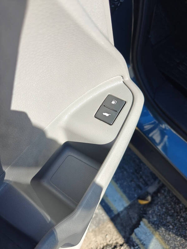 2020 Honda Pilot Touring w/Rear Captain's Chairs