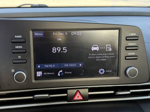 2022 Hyundai Elantra SE