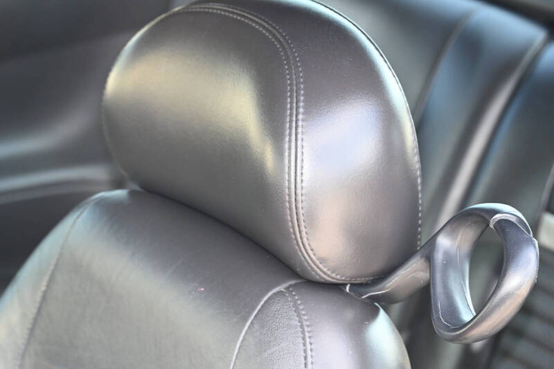 2004 Ford Mustang Mach 1 Premium