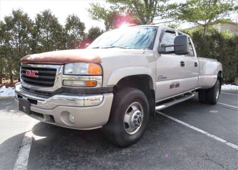 2006 GMC Sierra 3500 for sale at Autotrend Specialty Cars in Lindenhurst NY