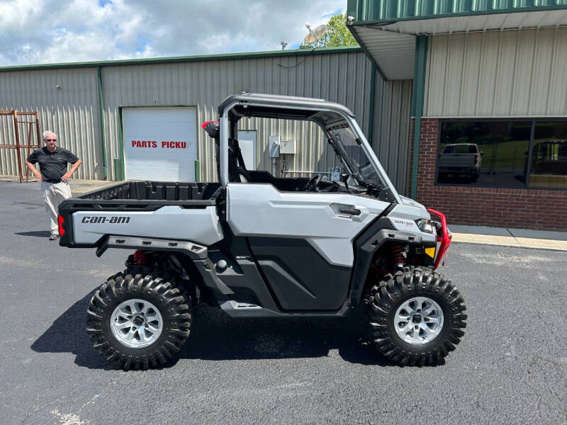 2024 Can-Am Defender HD10