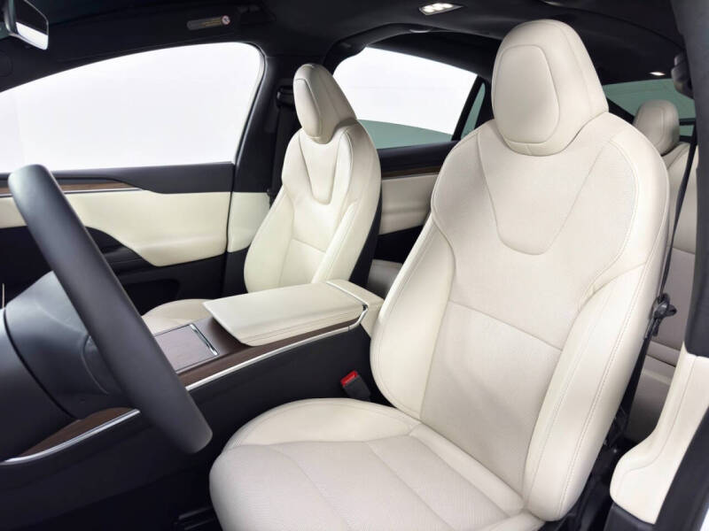 2023 Tesla Model X Standard Range