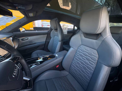 2024 Audi e-tron GT quattro Prestige