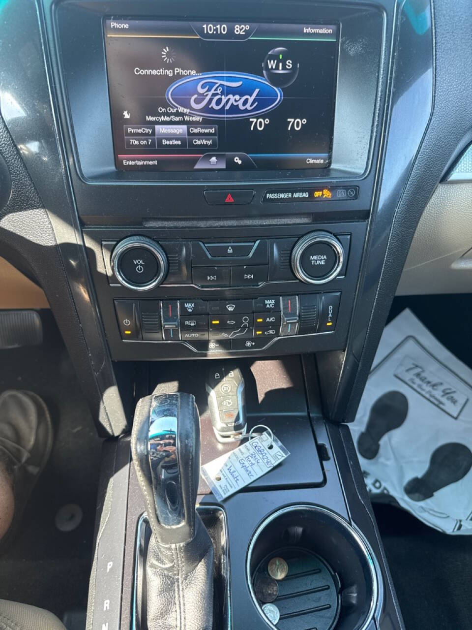 White 2016 Ford Explorer XLT XLT 4dr SUV 12