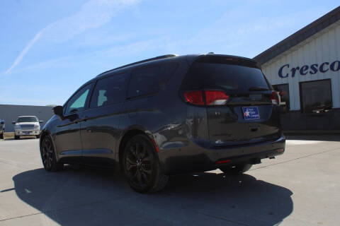 2020 Chrysler Pacifica Limited Red S