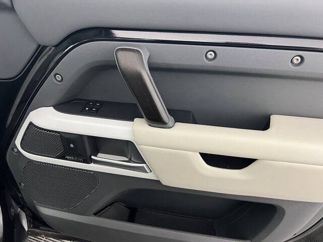 2023 Land Rover Defender 110 SE