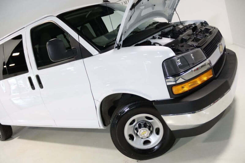 2025 Chevrolet Express LT 3500