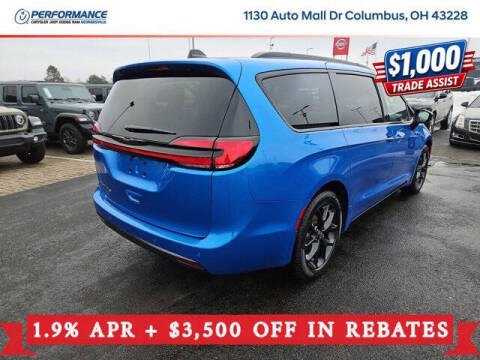 2026 Chrysler Pacifica Select