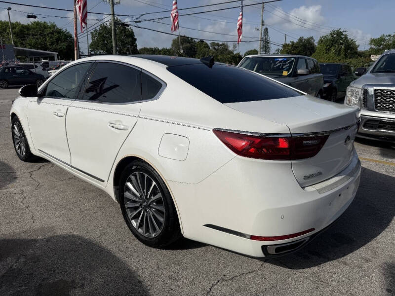 2017 Kia Cadenza Technology