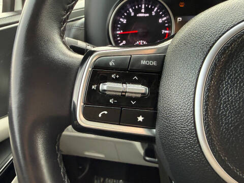 2024 Kia Carnival LX