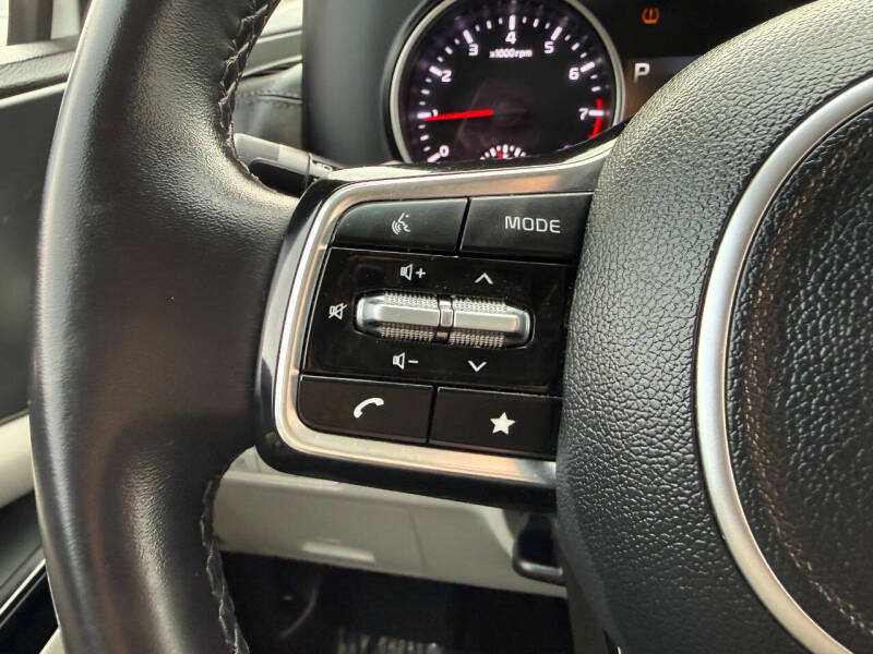 2024 Kia Carnival LX