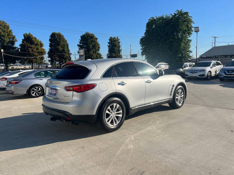 2015 Infiniti QX70
